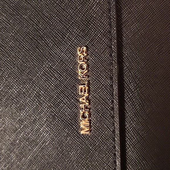 Gorgeous MK BAG WITH WRISTLET - Picture 2 of 13